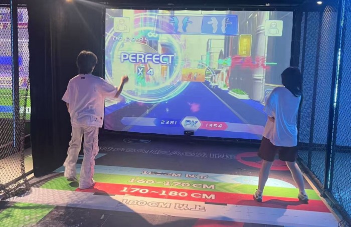 ChatGPT推出全新IUI界面；谷歌推出试验性AI游戏平台Playground；苹果被曝联合LG开发门锁、摄像头等智能家居配件｜极客早知道(图1)